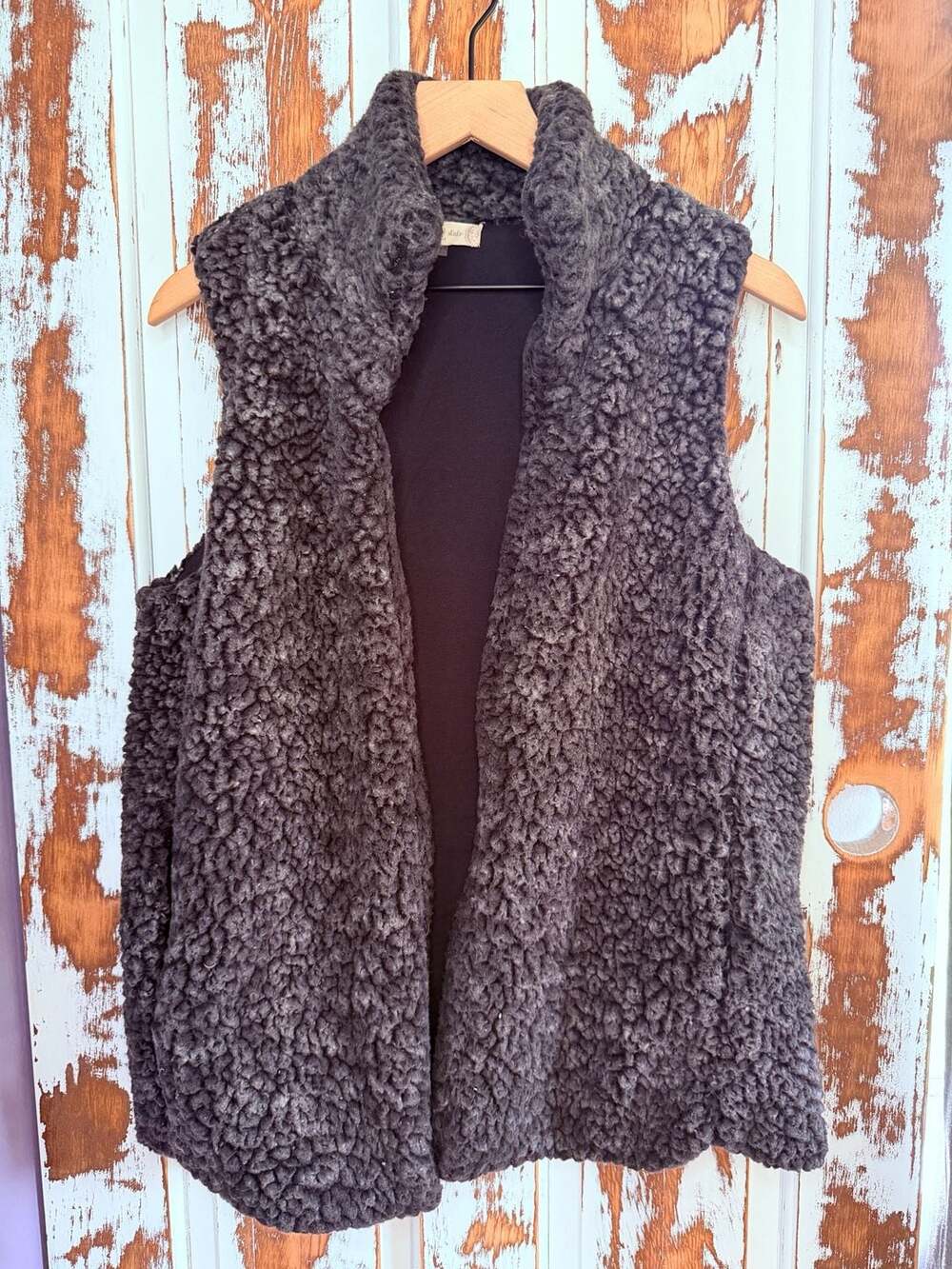 Altar'd State Women’s Sherpa Fleece Vest Size M Gray Open Front Fuzzy Gorpcore